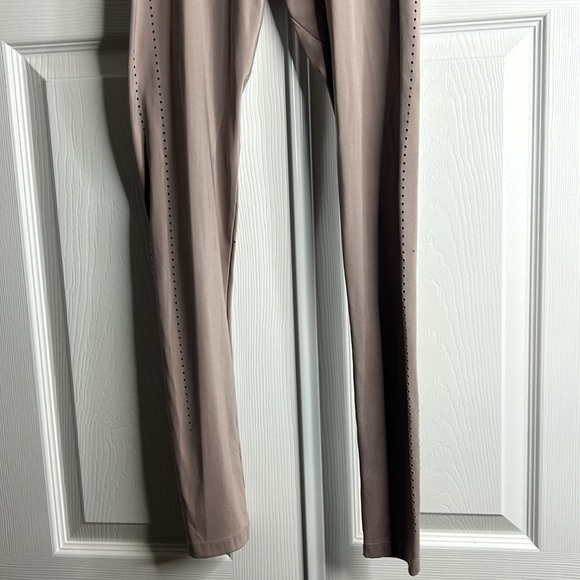 GymShark Creamish Long Leggings XS/S - Picture 3 of 7